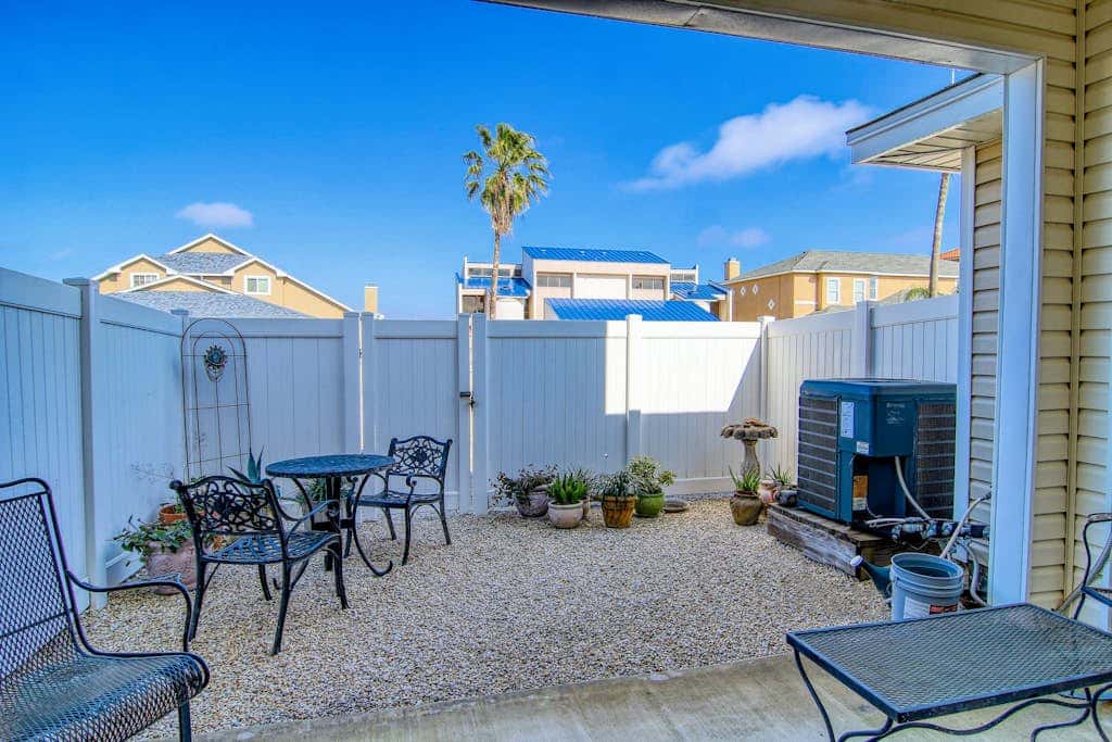 Palm Bay 202 - Heated Pool, BBQ & Beach Access