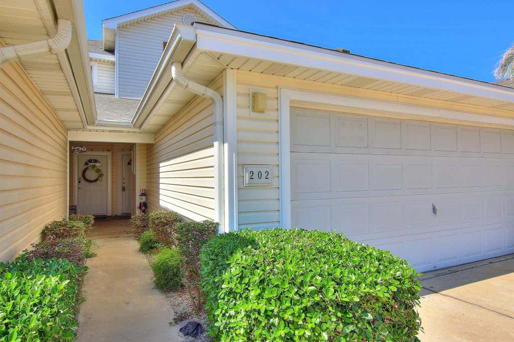 Palm Bay 202 - Heated Pool, BBQ & Beach Access