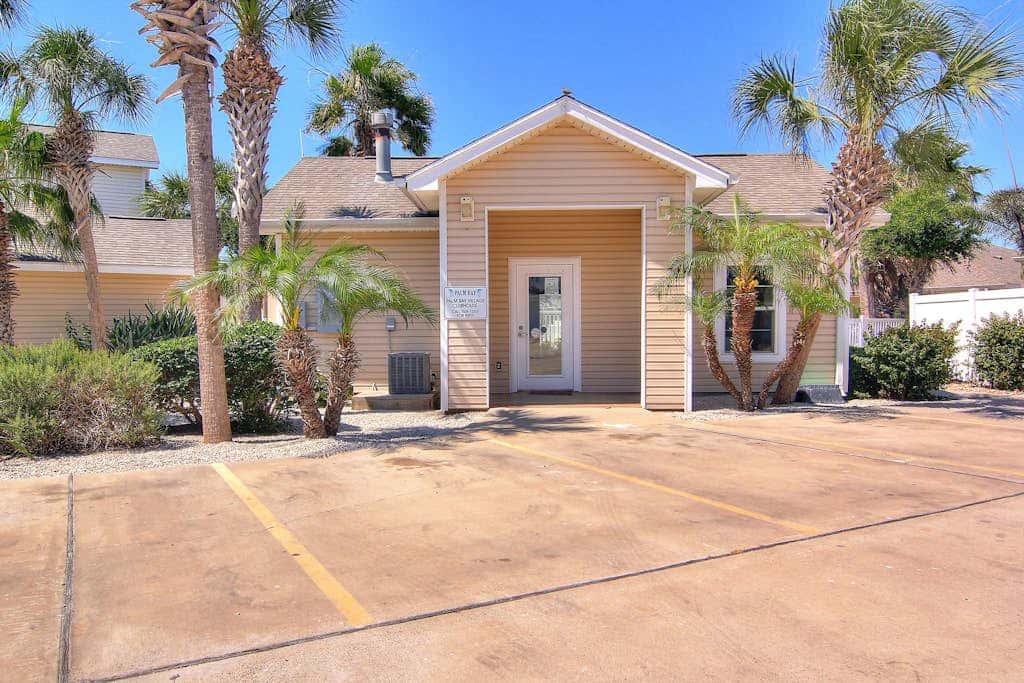 Palm Bay 202 - Heated Pool, BBQ & Beach Access