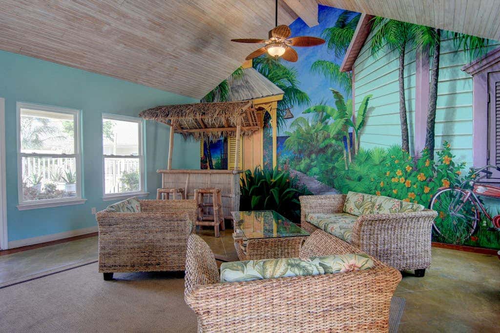 Palm Bay 202 - Heated Pool, BBQ & Beach Access