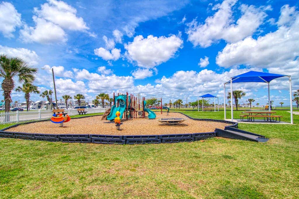 Palm Bay 202 - Heated Pool, BBQ & Beach Access