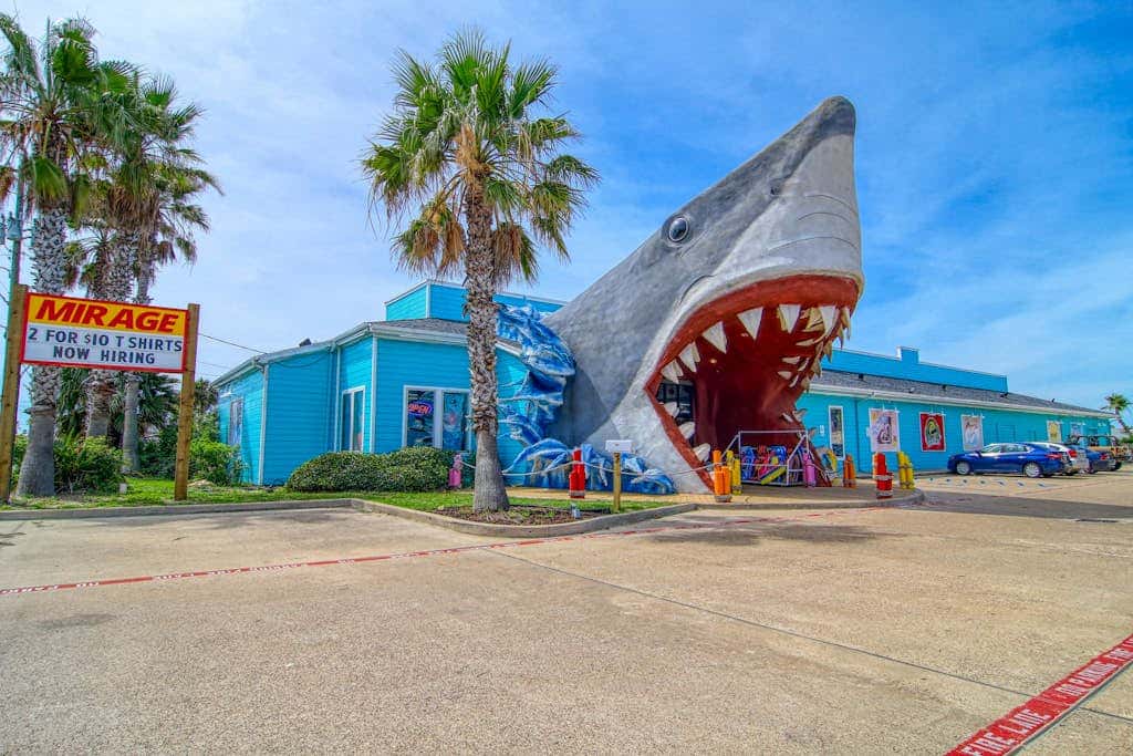 Palm Bay 202 - Heated Pool, BBQ & Beach Access
