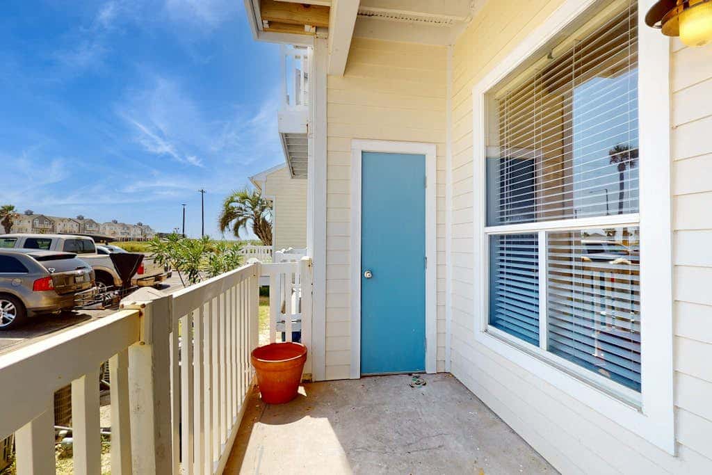 Beach Club 135 - Pool & Hot Tub, Block to Beach