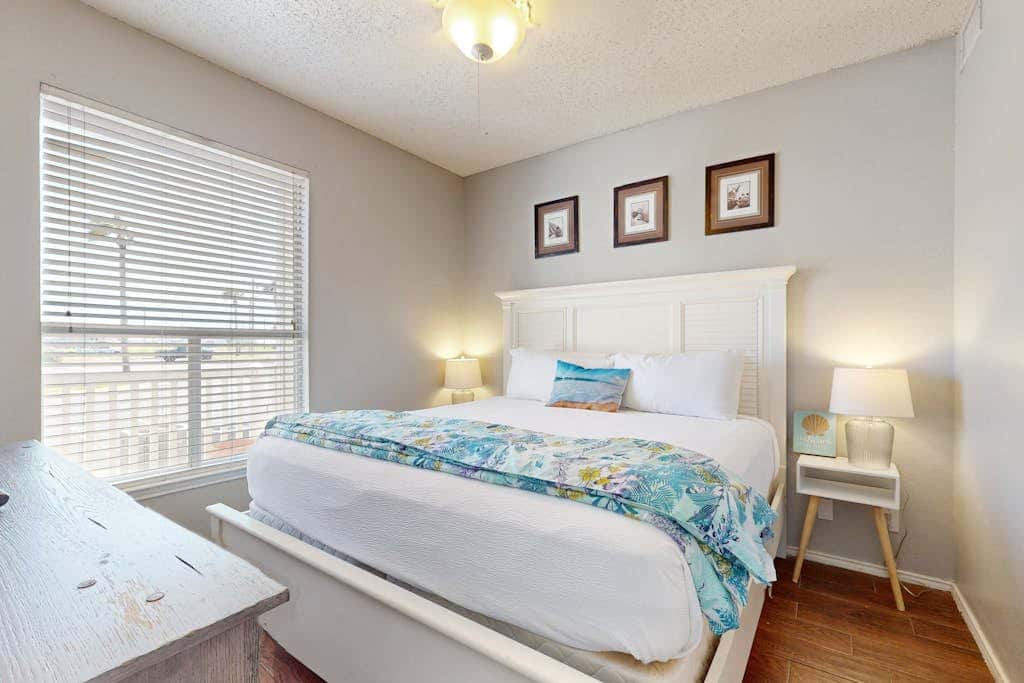 Beach Club 135 - Pool & Hot Tub, Block to Beach