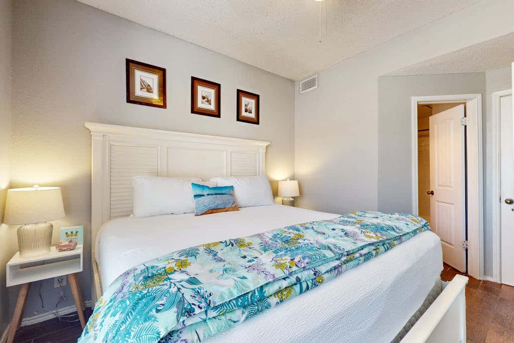 Beach Club 135 - Pool & Hot Tub, Block to Beach