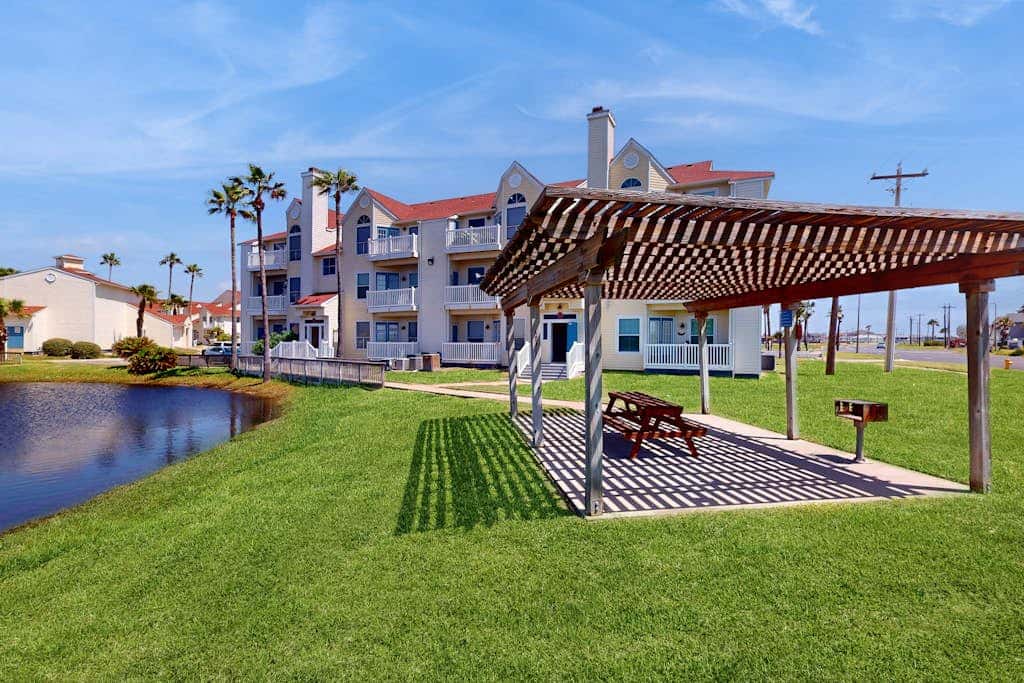 Beach Club 135 - Pool & Hot Tub, Block to Beach