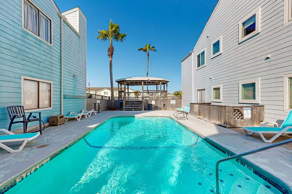 Leeward Isles 606 - Walk to Beach, Pool & Balcony