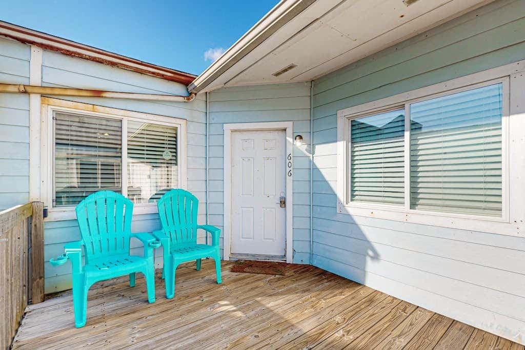 Leeward Isles 606 - Walk to Beach, Pool & Balcony