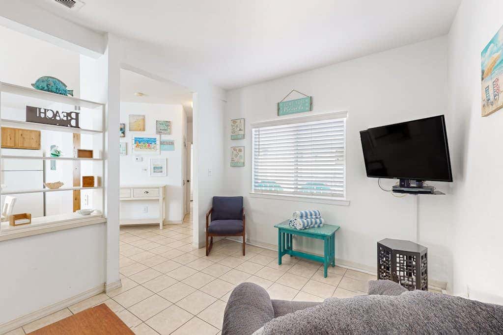 Leeward Isles 606 - Walk to Beach, Pool & Balcony
