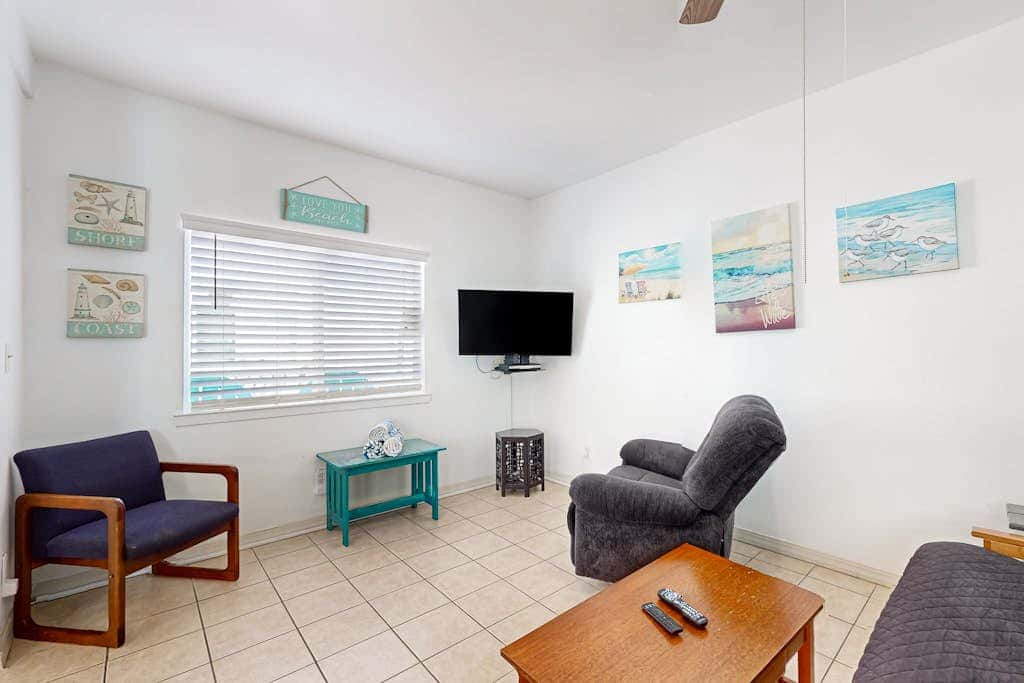 Leeward Isles 606 - Walk to Beach, Pool & Balcony