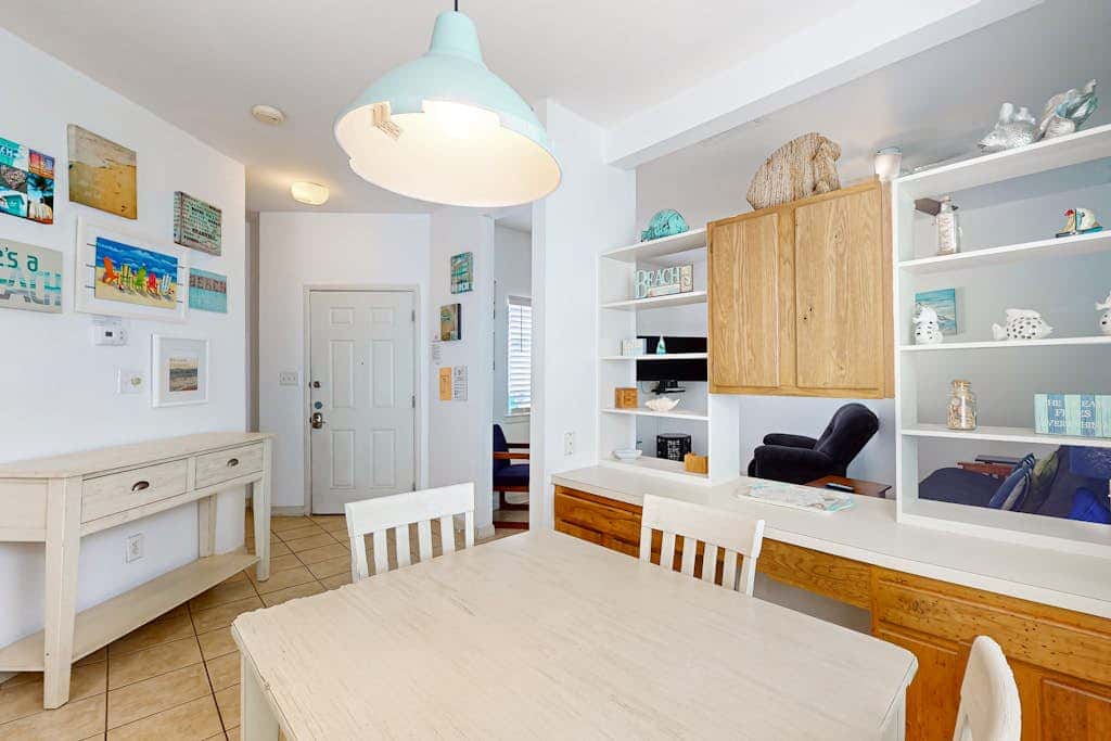 Leeward Isles 606 - Walk to Beach, Pool & Balcony