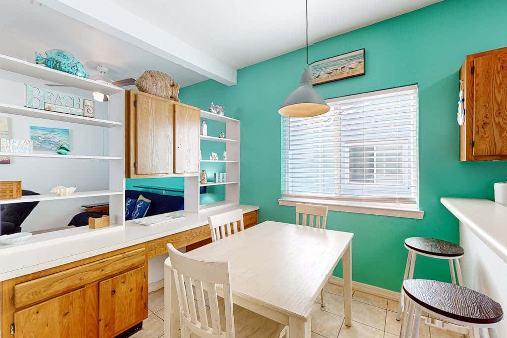 Leeward Isles 606 - Walk to Beach, Pool & Balcony