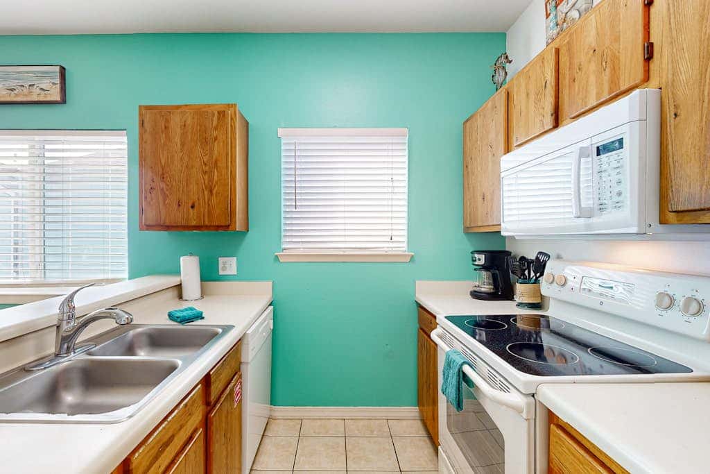 Leeward Isles 606 - Walk to Beach, Pool & Balcony