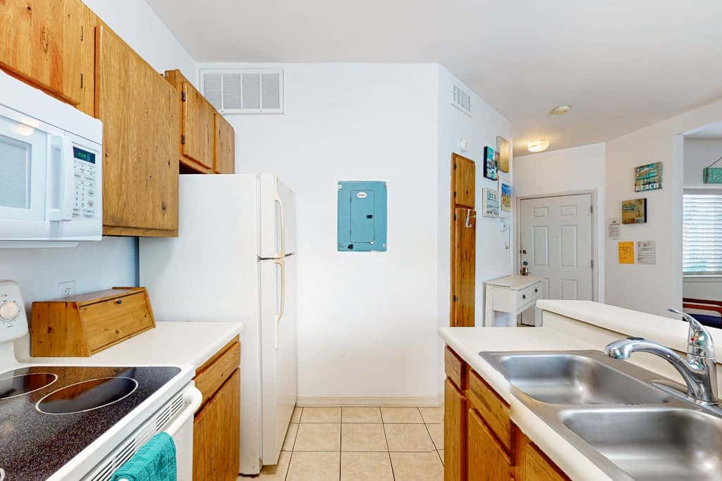 Leeward Isles 606 - Walk to Beach, Pool & Balcony