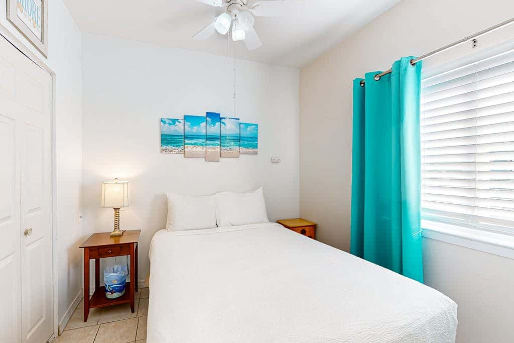 Leeward Isles 606 - Walk to Beach, Pool & Balcony