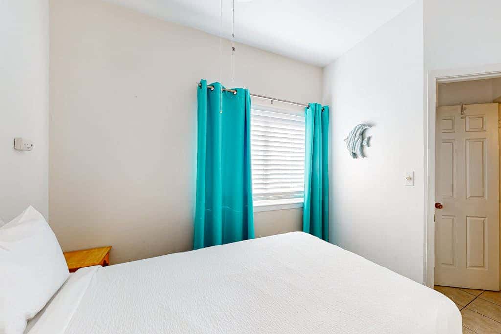 Leeward Isles 606 - Walk to Beach, Pool & Balcony