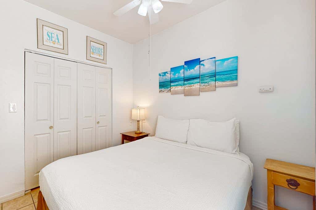 Leeward Isles 606 - Walk to Beach, Pool & Balcony
