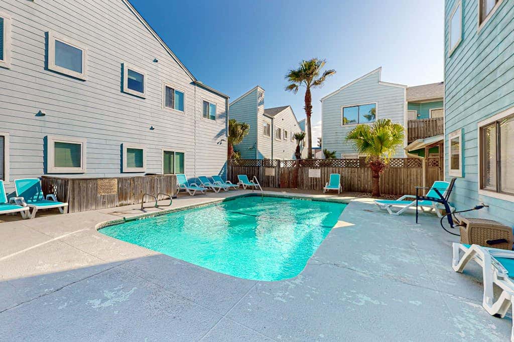 Leeward Isles 606 - Walk to Beach, Pool & Balcony
