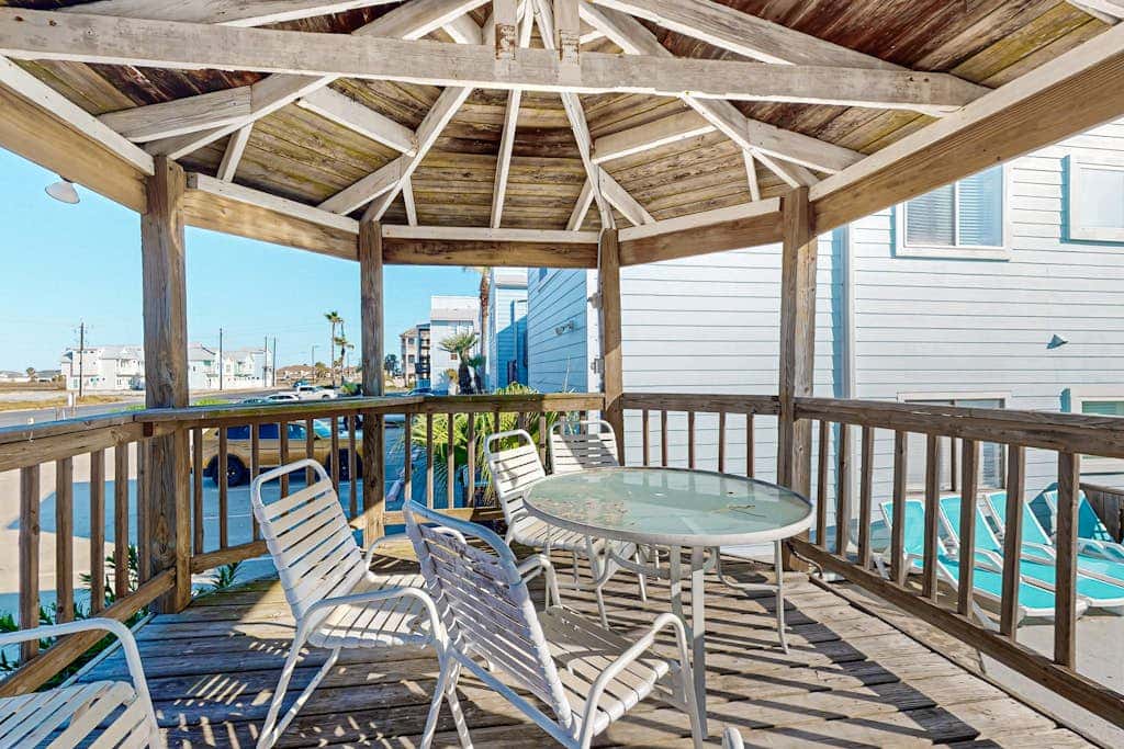 Leeward Isles 606 - Walk to Beach, Pool & Balcony