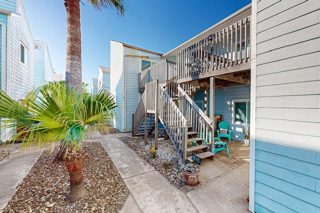 Leeward Isles 606 - Walk to Beach, Pool & Balcony