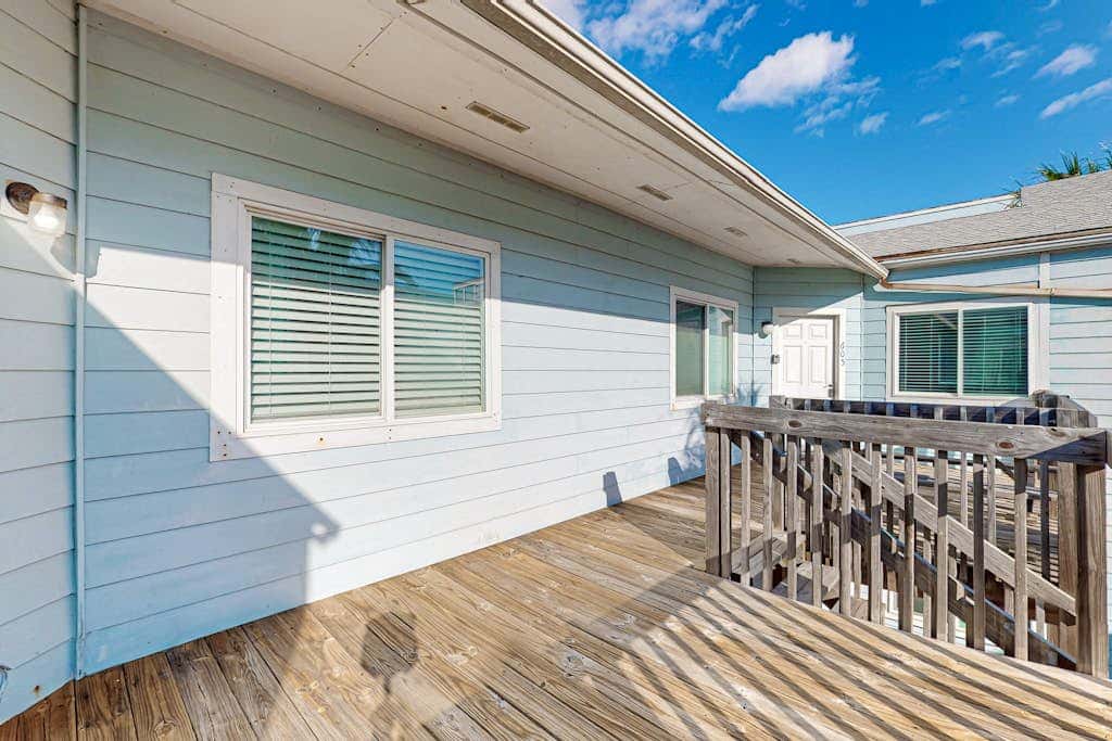 Leeward Isles 606 - Walk to Beach, Pool & Balcony