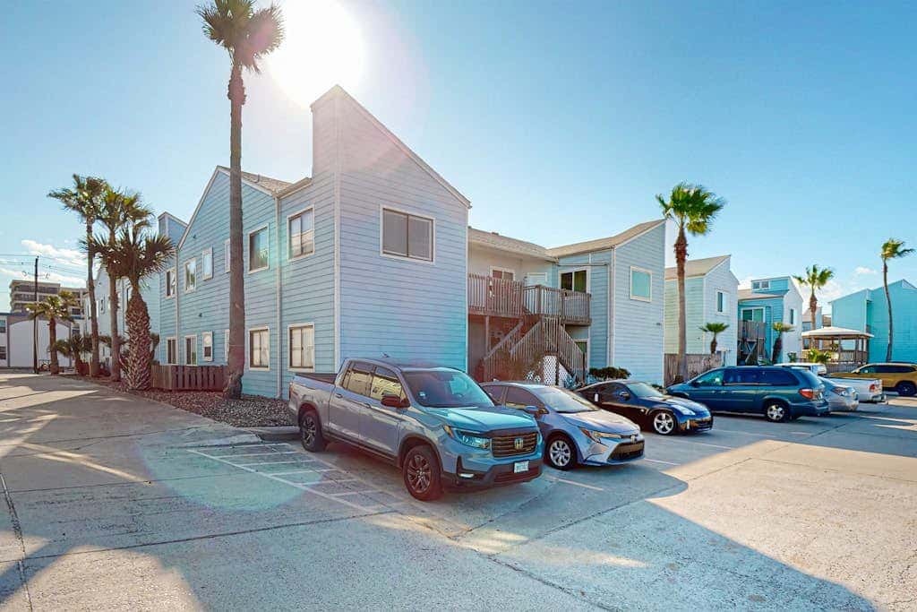 Leeward Isles 606 - Walk to Beach, Pool & Balcony