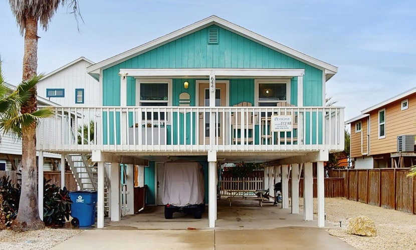 Surf Inn - Laid Back Living in Favorable Area of Port A with Heated Private Pool