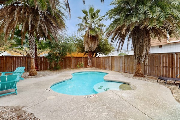 Surf Inn - Laid Back Living in Favorable Area of Port A with Heated Private Pool