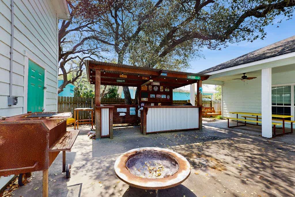 Cozy coastal home with covered porch and boat parking - dog-friendly