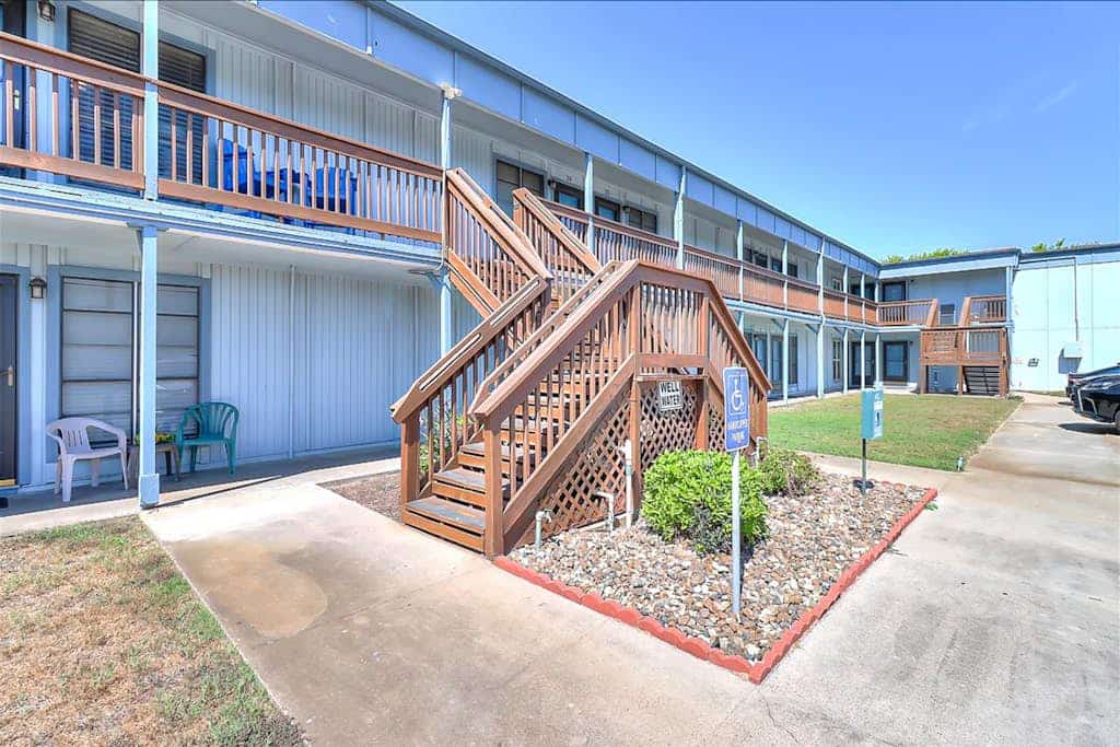 Bohemian chic retreat fully equipped with beach gear - two blocks from the shore