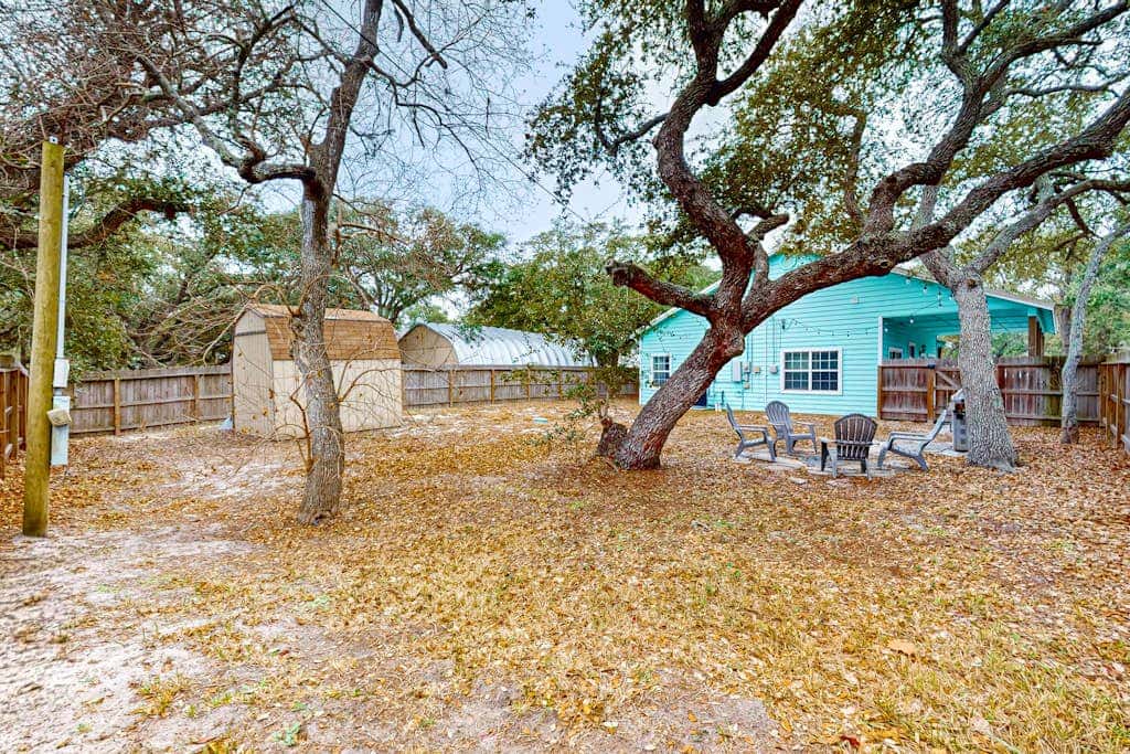 Casa Azul - Fenced Yard, Fire Pit & Dogs OK