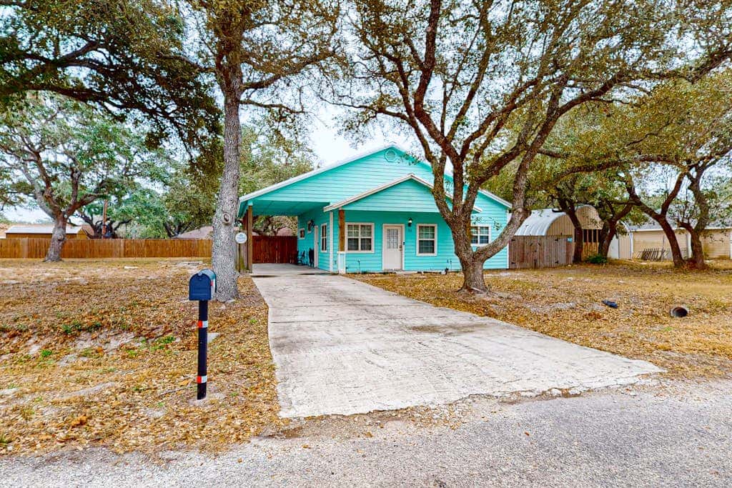 Casa Azul - Fenced Yard, Fire Pit & Dogs OK