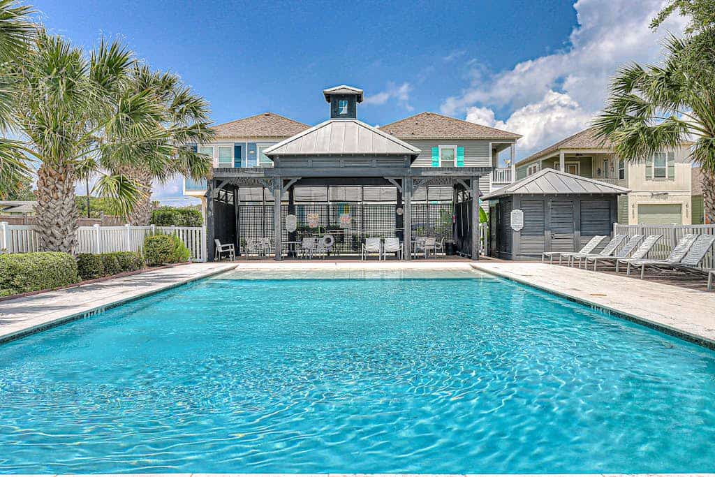 Sailhouse home with private beach, fishing pier, covered decks, & shared pool