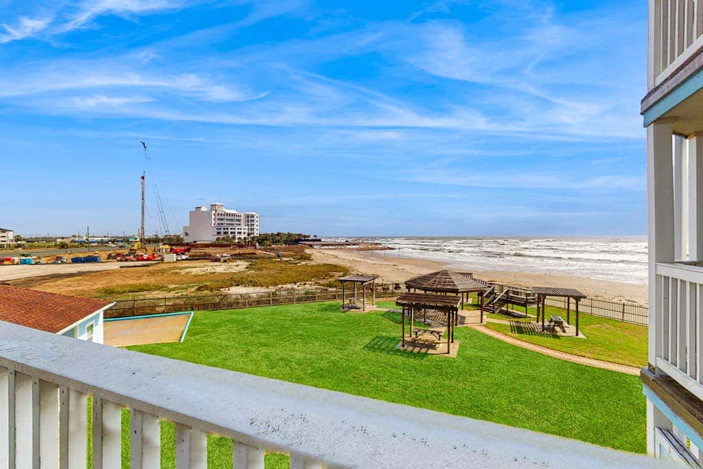 Seascape Gem - Ocean-View Balcony, Pool & Hot Tub