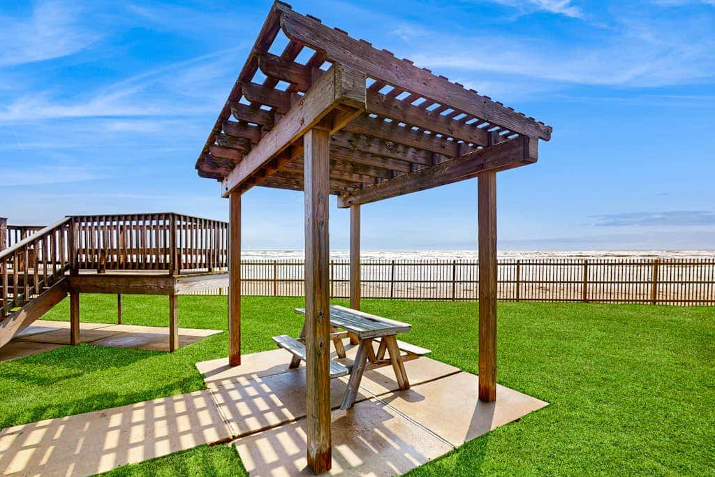 Seascape Gem - Ocean-View Balcony, Pool & Hot Tub