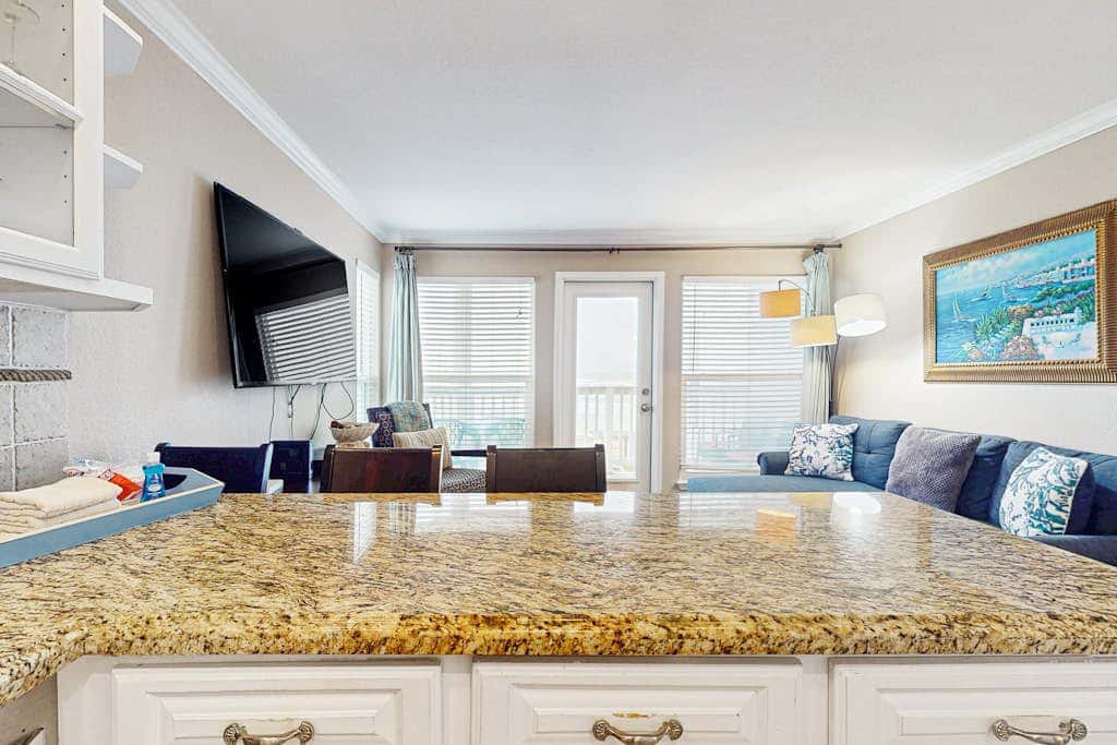 Seascape Gem - Ocean-View Balcony, Pool & Hot Tub