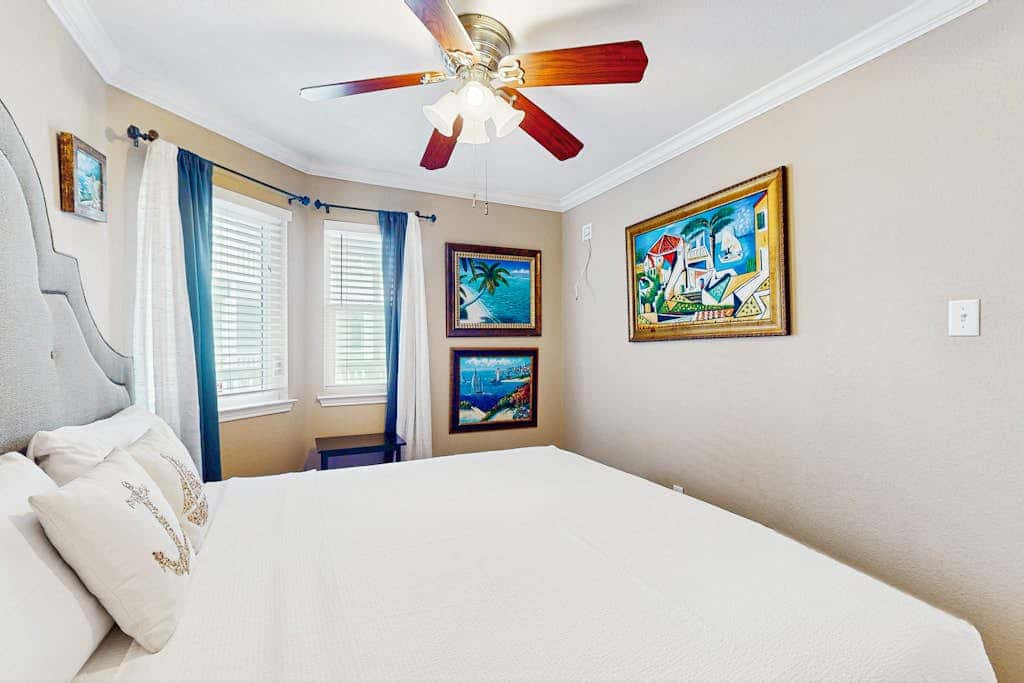 Seascape Gem - Ocean-View Balcony, Pool & Hot Tub