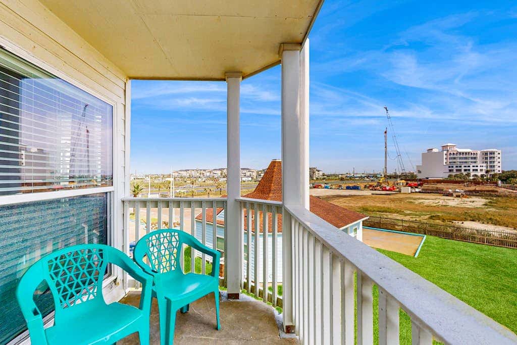 Seascape Gem - Ocean-View Balcony, Pool & Hot Tub