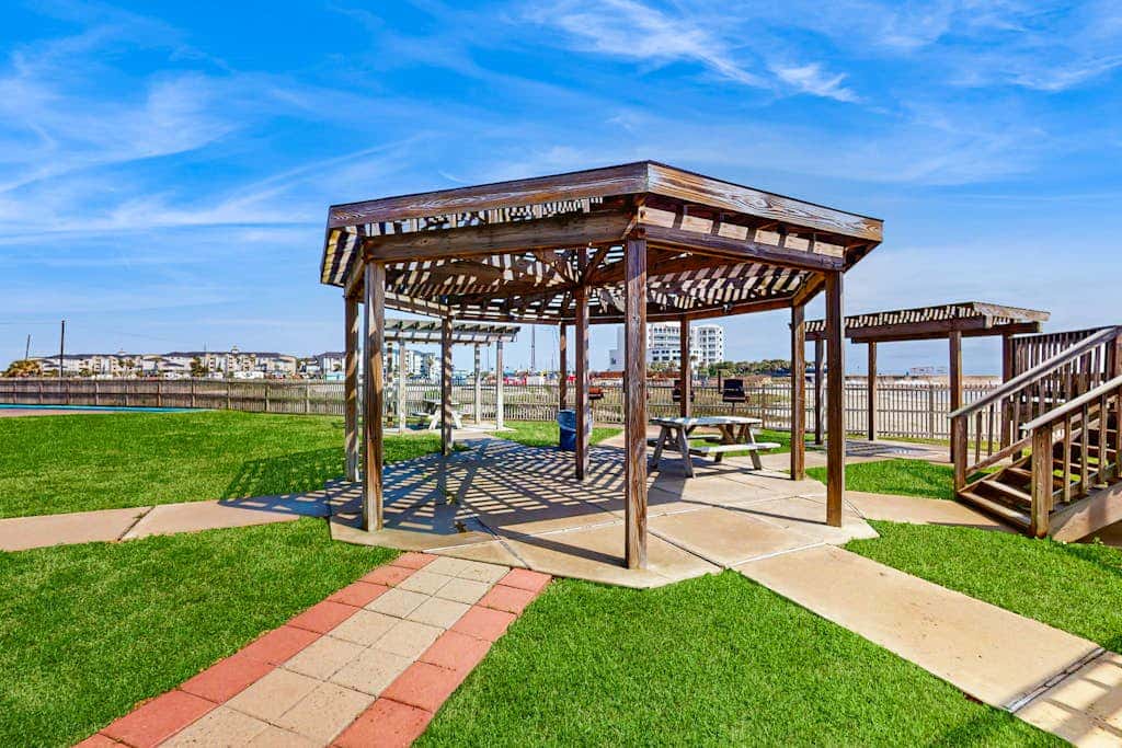 Seascape Gem - Ocean-View Balcony, Pool & Hot Tub