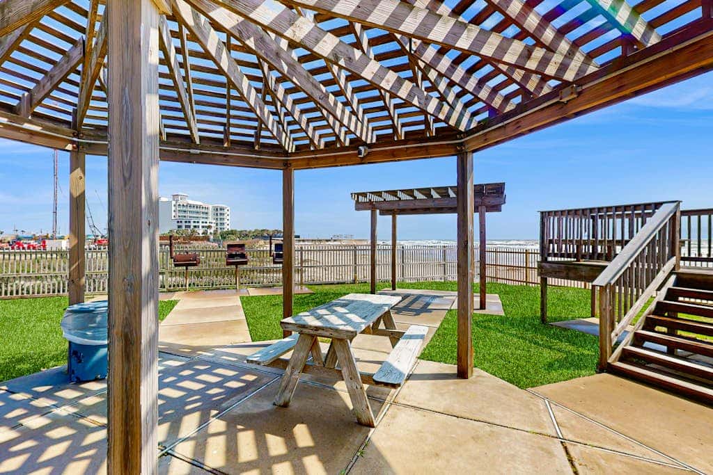 Seascape Gem - Ocean-View Balcony, Pool & Hot Tub