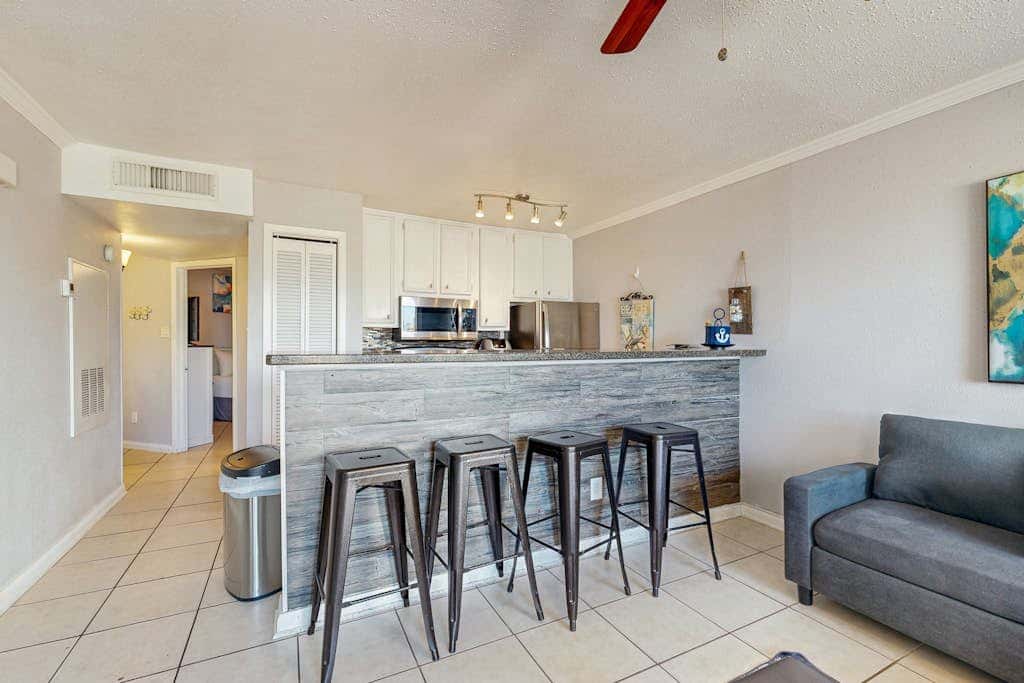 Maravilla Condos - Anchors Away