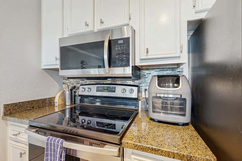 Maravilla Condos - Anchors Away