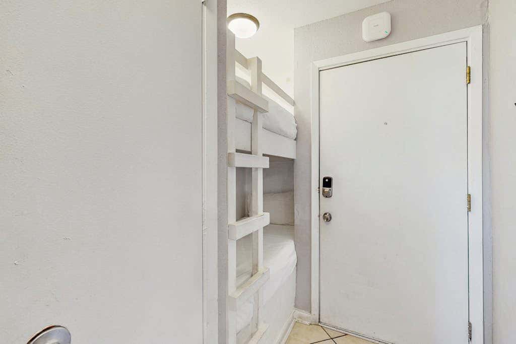 Maravilla Condos - Anchors Away