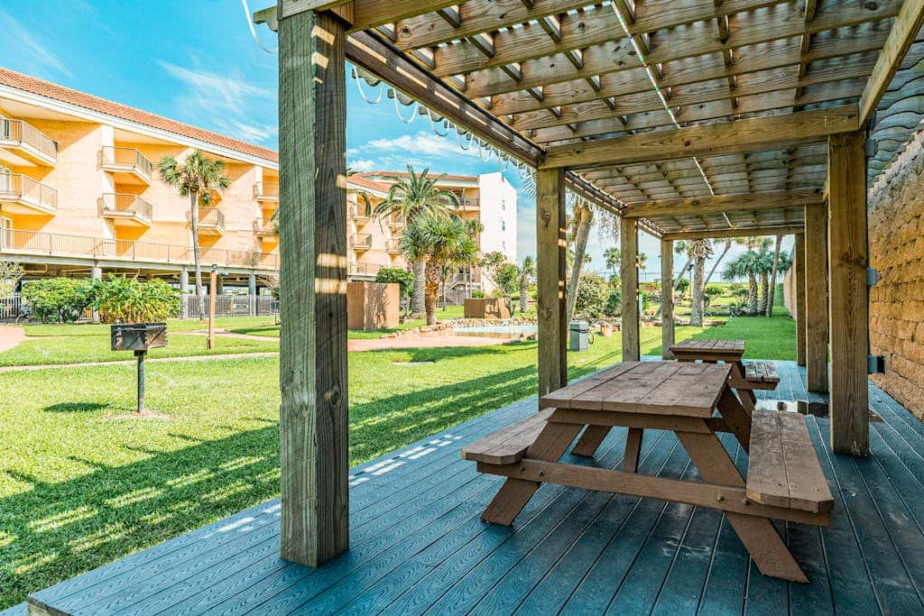 Maravilla Condos - Anchors Away