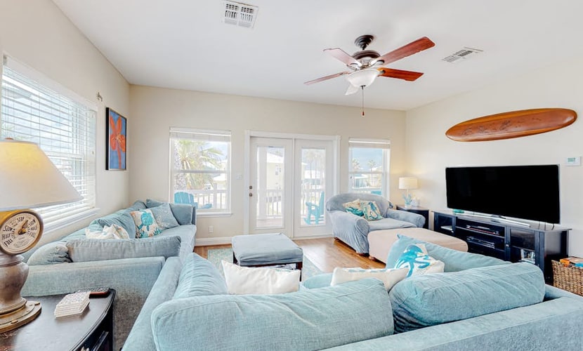 Modern palm-studded retreat with lagoon views, lovely interior - walk to beach