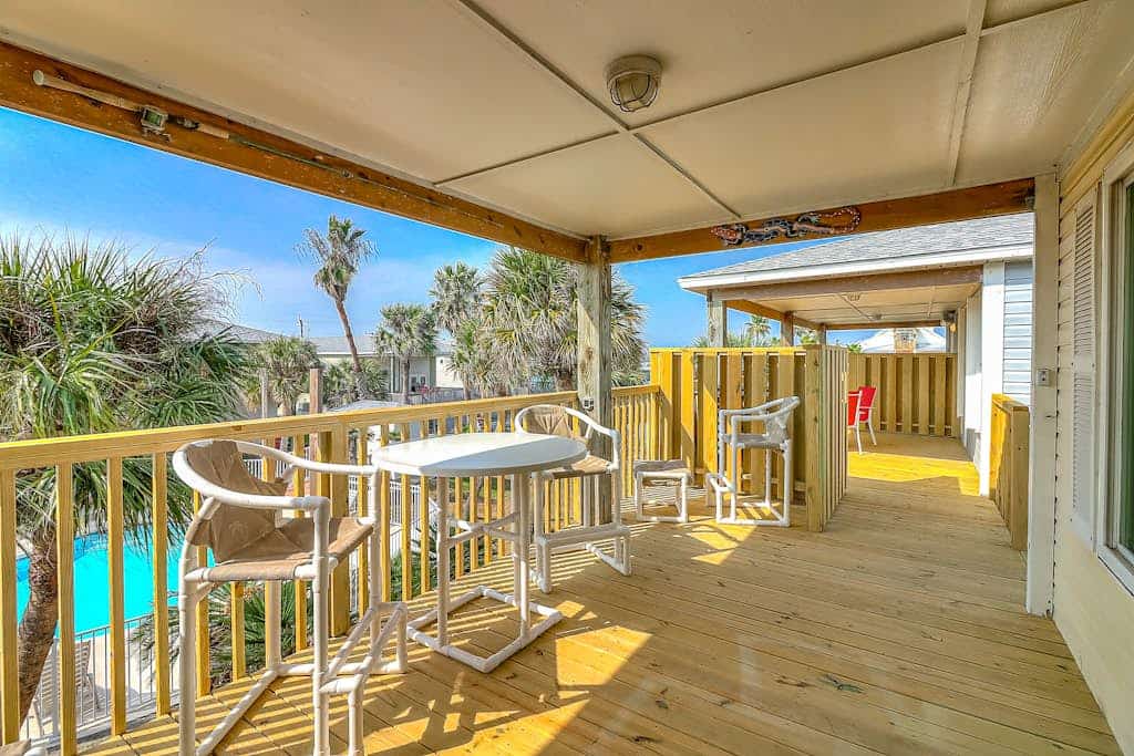 Soothing dog-friendly home with pool, W/D, gas grill, balcony, patio, & kitchen