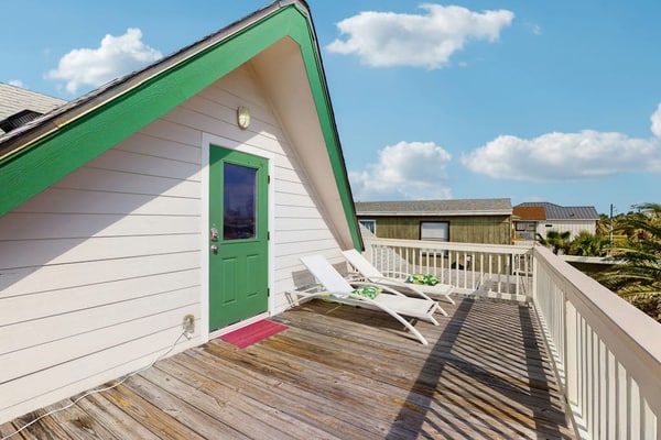 Dog-friendly house with Gulf view, firepit, sundeck, enclosed yard & central AC