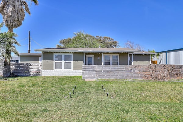 Ideally located dog-friendly home near the beach & town with gas grill & WiFi