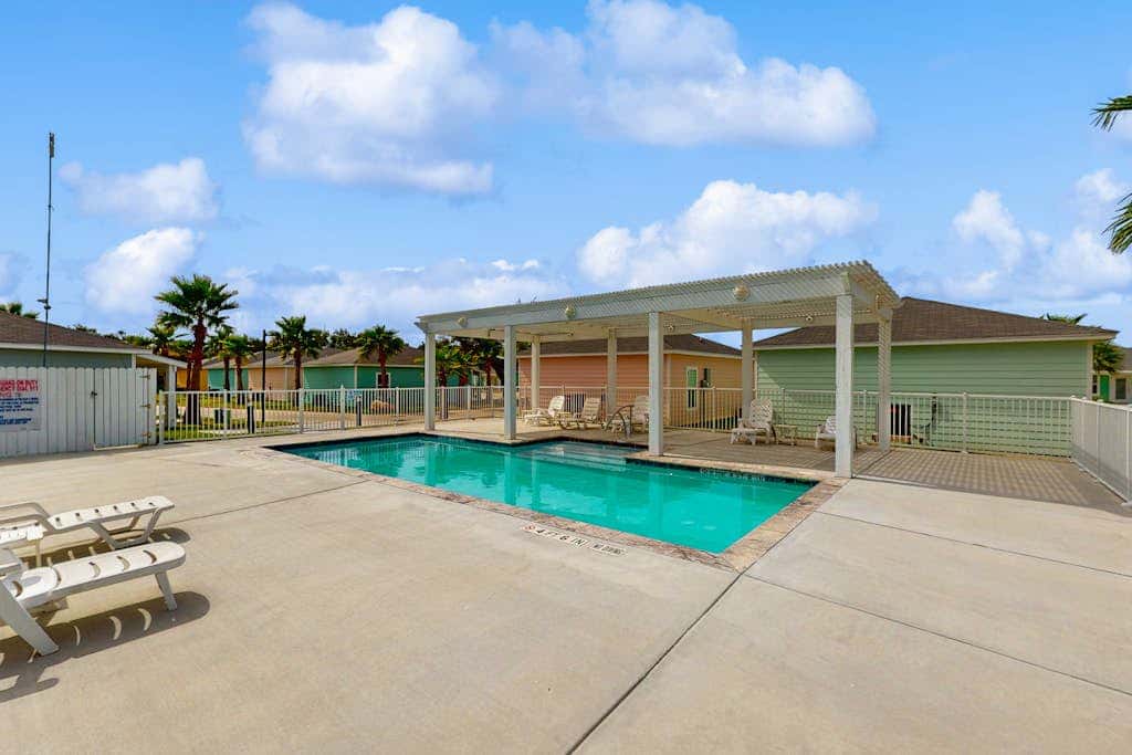 Kamp ENJoY #157 - Pool, Fishing Pond & Dogs OK