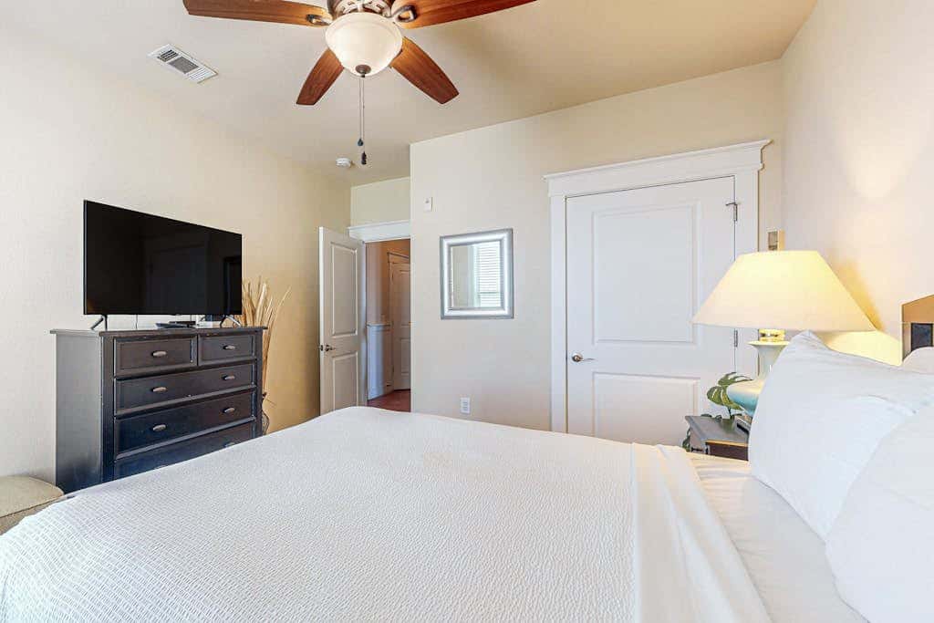 Pointe West Resort - Beach Retreat